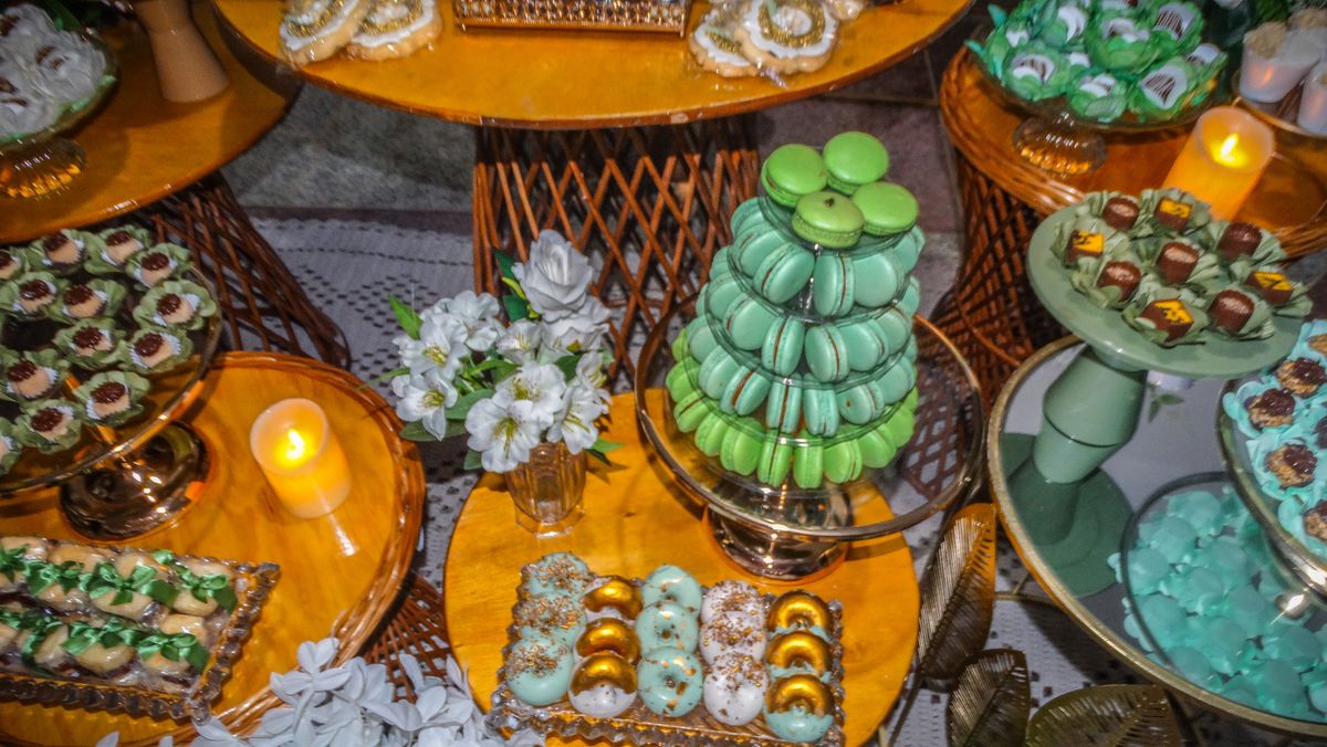 Mesa de doces vista de cima em festa de aniversário